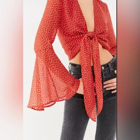 ✨ Tie-Front Bell Sleeve Crop Top | Urban Outfitters - Picture 2 of 7